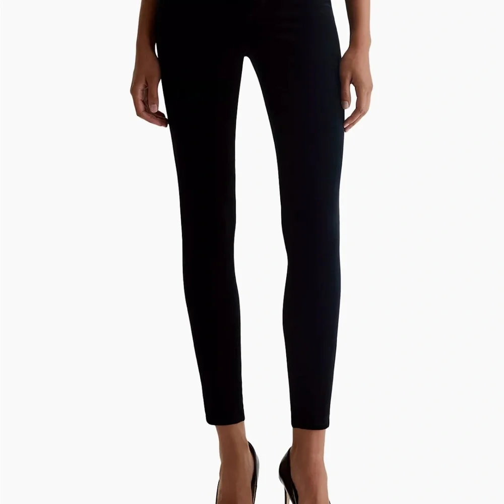 AG Adriano Goldschmied The Farrah High Rise Skinny Black Corduroy’s Size 30